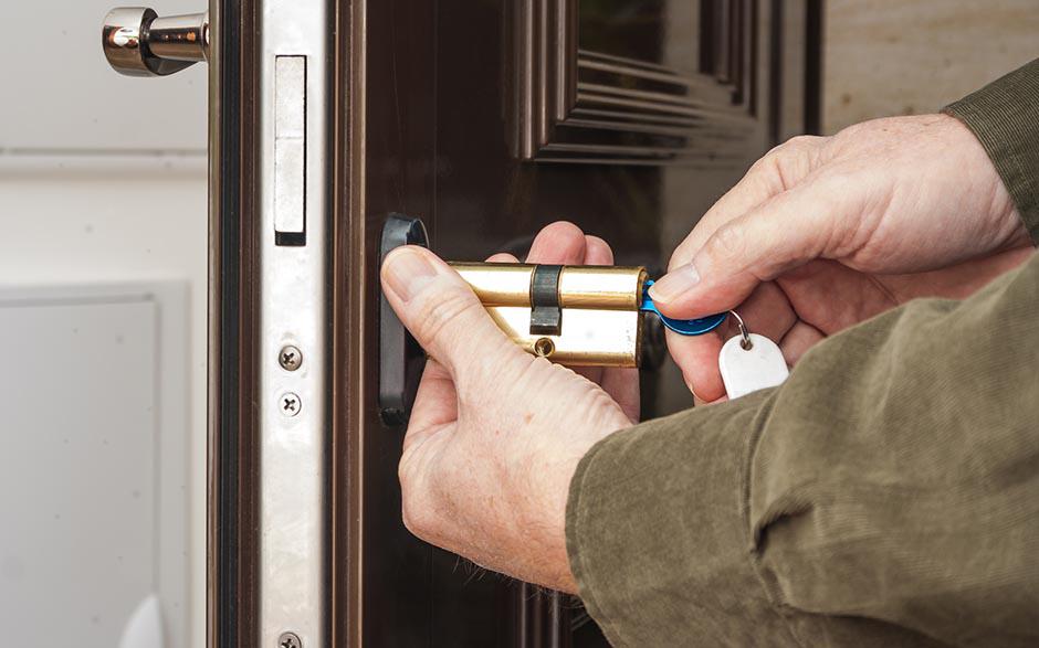 professionnels serrurier Courbevoie